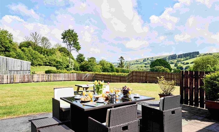 Sycamore Tree Barn Outdoor Seating